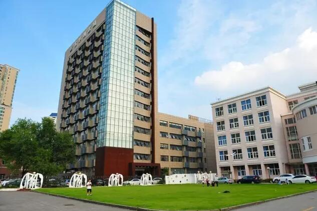東華大學(xué)