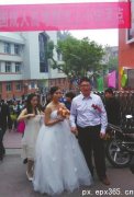 當(dāng)婚禮裝上成人教育考試時 我們該怎么辦